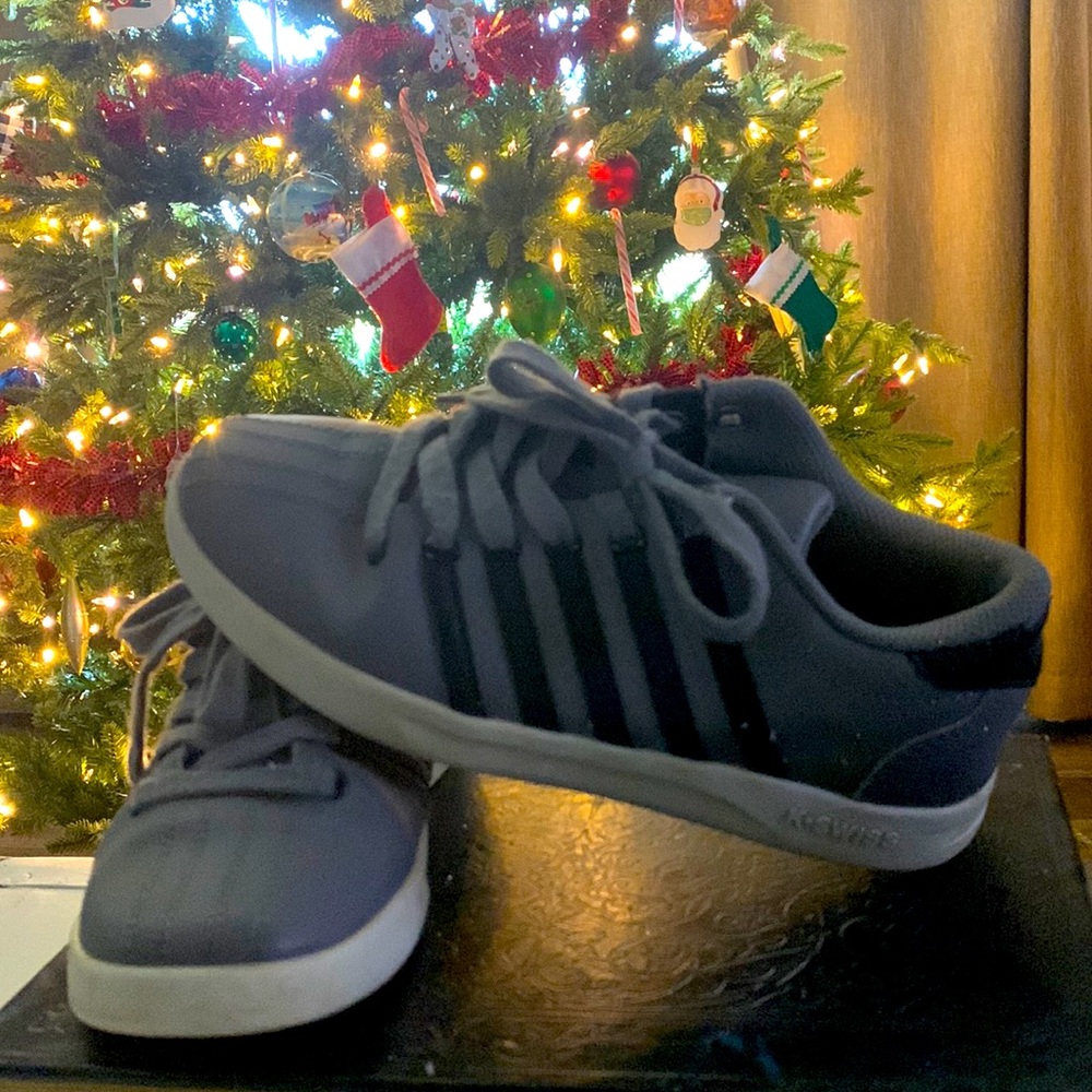 KSwiss Classics leather sneakers! Juniors size 3